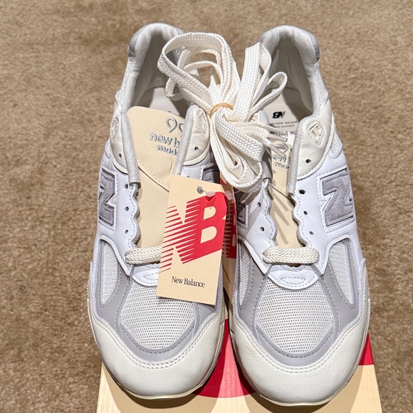New Balance White and Gray Athletic Shoes M990TC2 - Picture 3 of 6